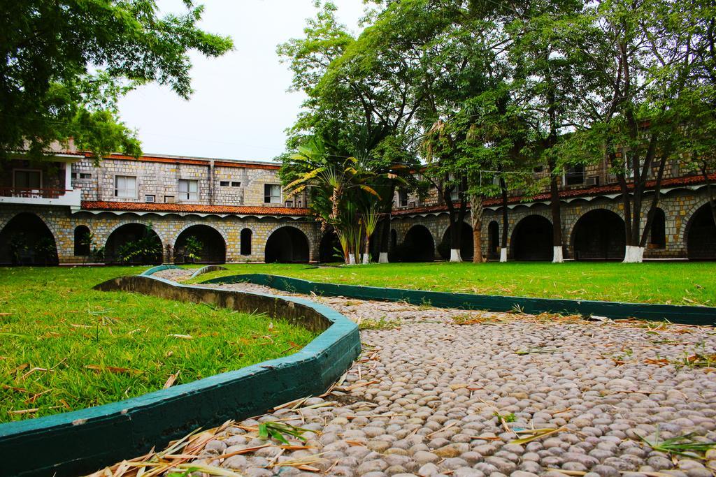 Hotel Spa Taninul Los Puentes Extérieur photo